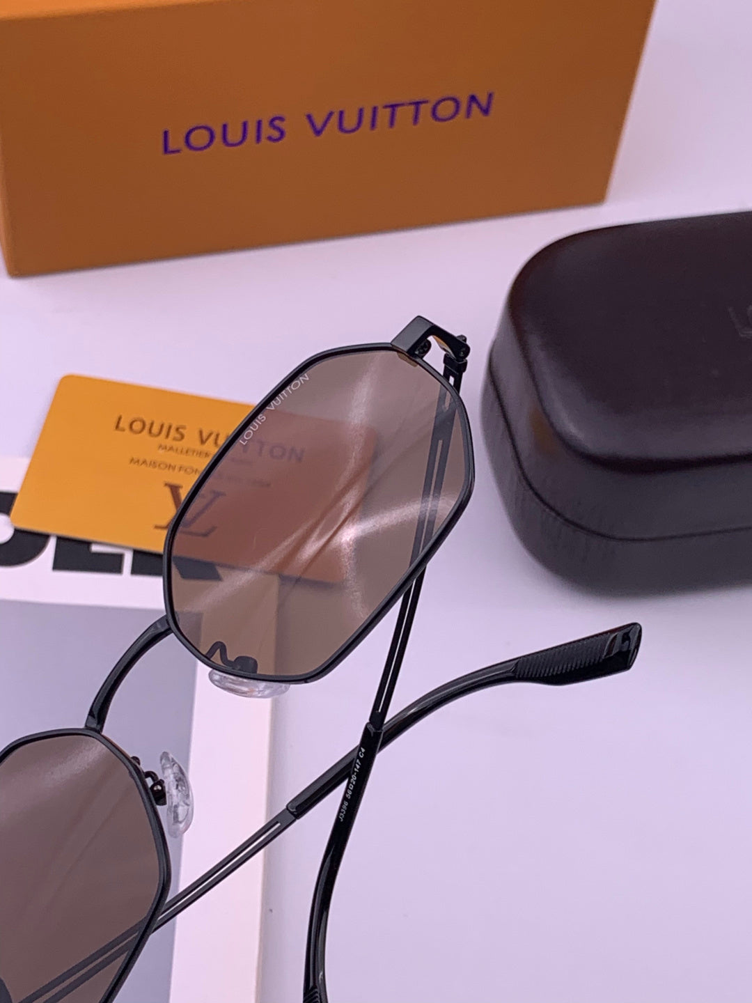 Louis Vuitton L6339 Polarized Aviator Gold Lens Sunglasses for Men & - 381812 - detail image 4