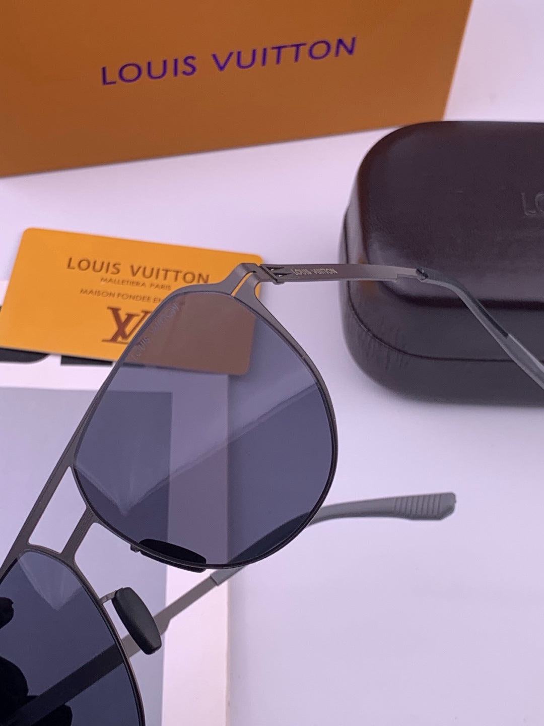 Louis Vuitton L712 Fashion Brown Lens Sunglasses for Men & Women - 381813 - detail image 3