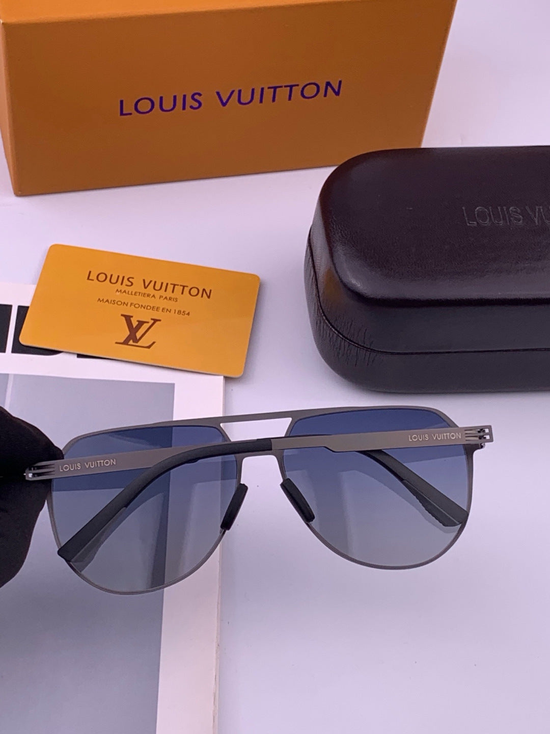 Louis Vuitton L712 Fashion Black Lens Sunglasses for Men & Women - 381814 - detail image 6
