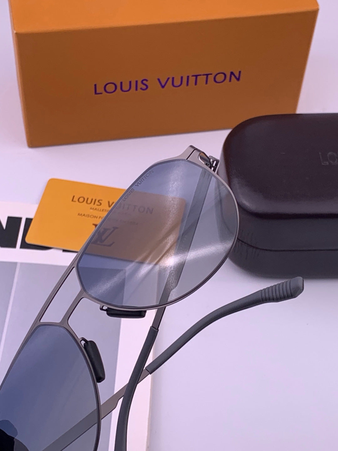 Louis Vuitton L712 Fashion Black Lens Sunglasses for Men & Women - 381814 - detail image 4