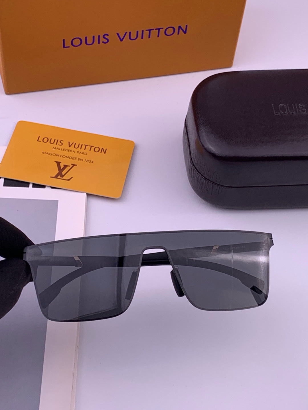 Louis Vuitton L016 Fashion Brown Lens Sunglasses for Men & Women - 381816