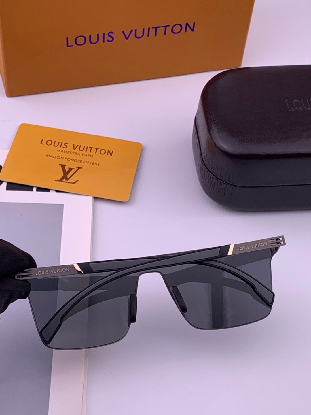 Louis Vuitton L016 Fashion Black Lens Sunglasses for Men & Women - 381818 - detail image 6