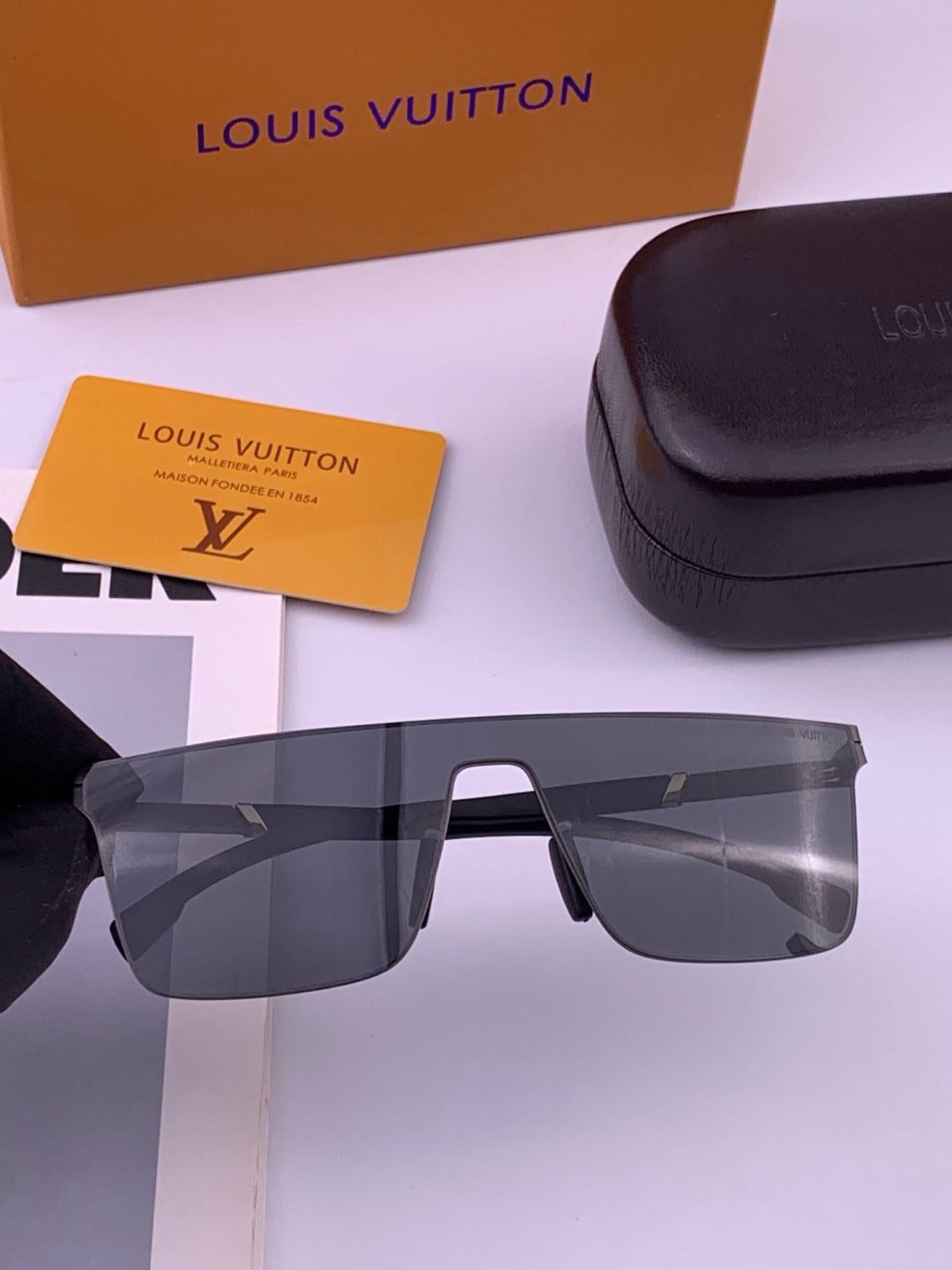 Louis Vuitton L016 Fashion Black Lens Sunglasses for Men & Women - 381818
