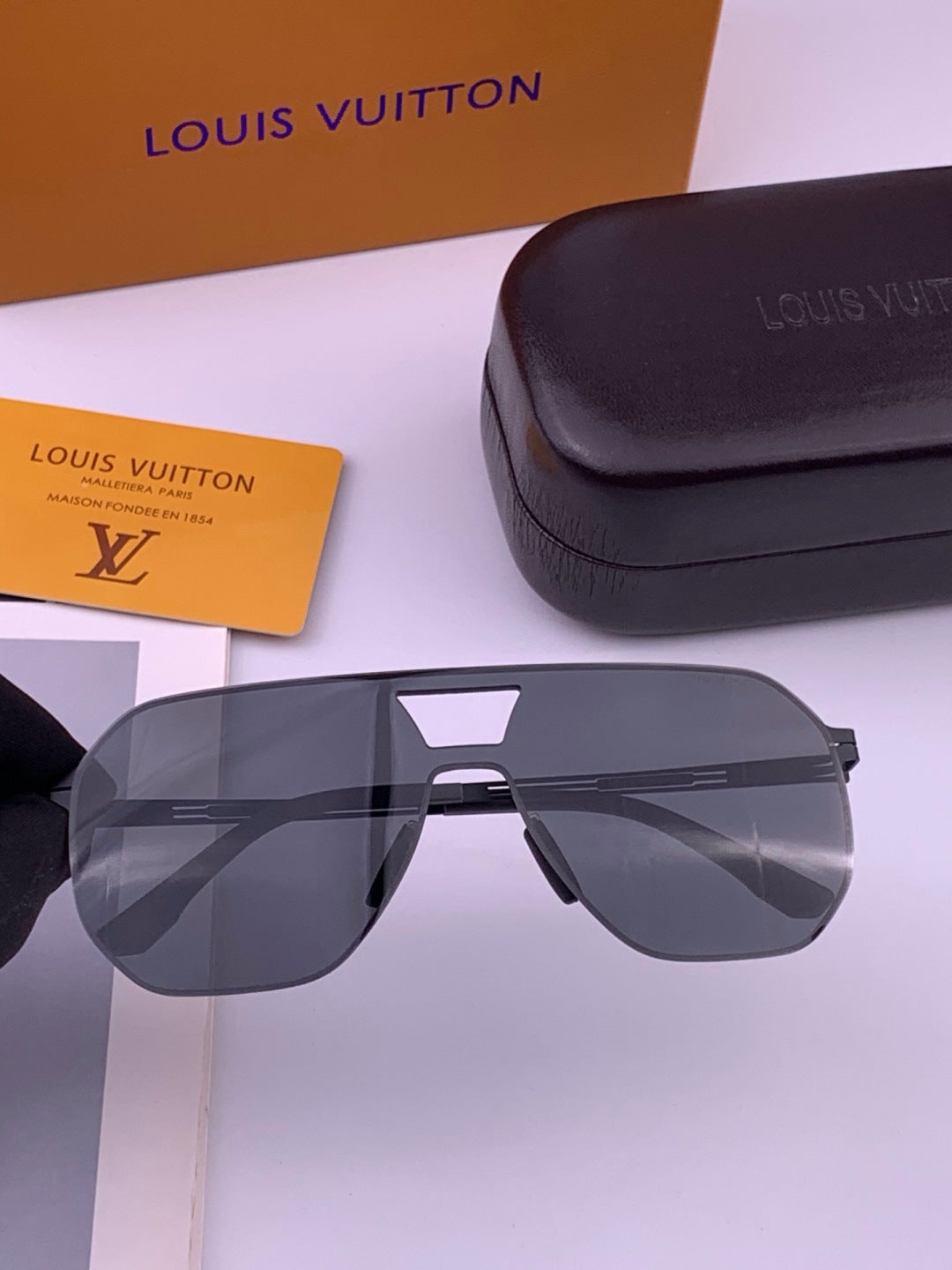 Louis Vuitton L010 Fashion Gold Lens Sunglasses for Men & Women - 381819