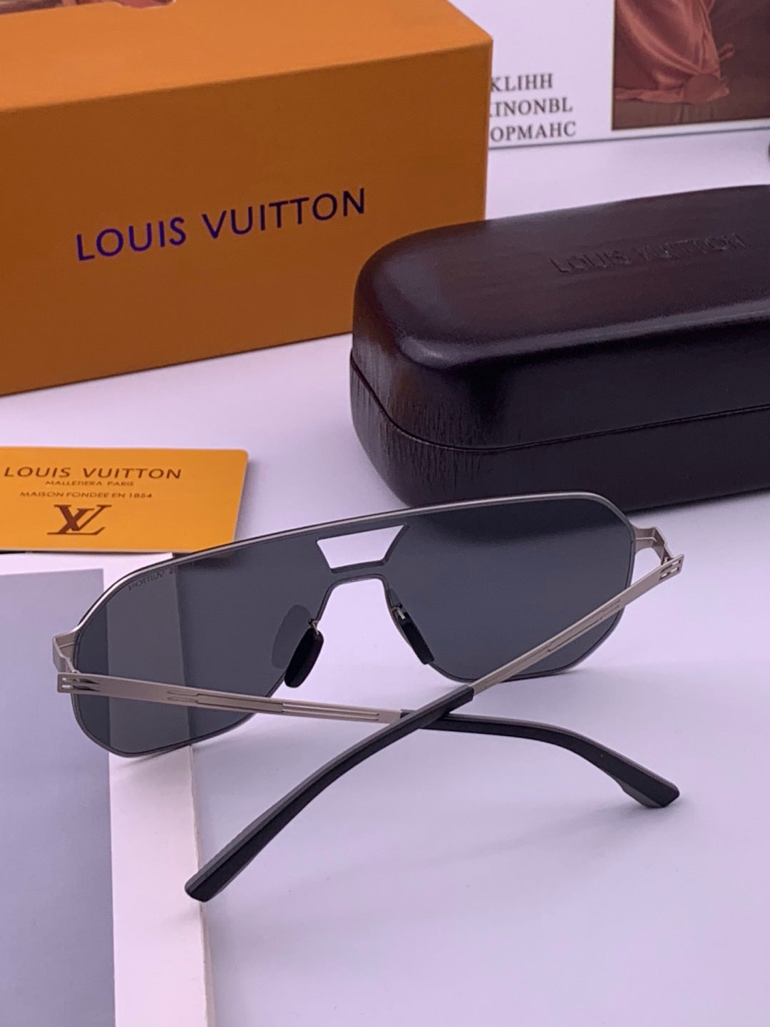 Louis Vuitton L010 Fashion Gold Lens Sunglasses for Men & Women - detail image 5