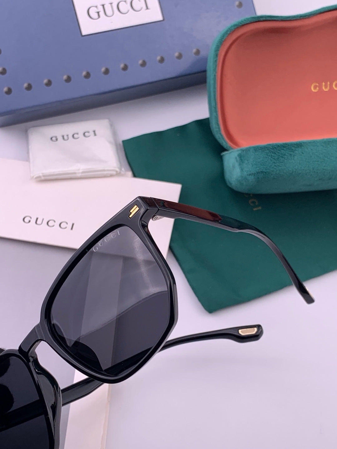 Gucci G82040 Polarized Fashion Black Lens Sunglasses for Women - 398387 - detail image 4