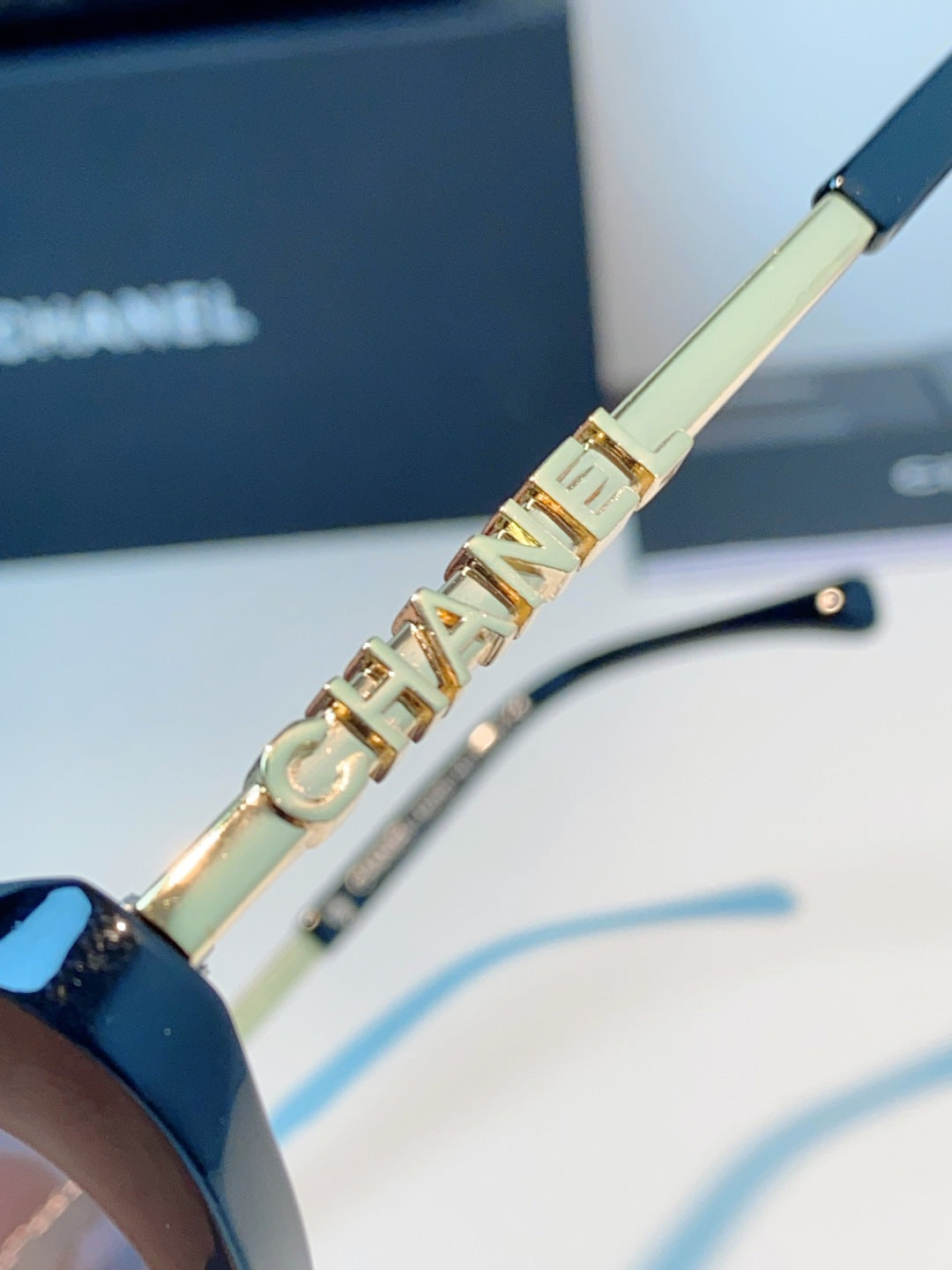 Chanel Cat-Eye Gray Lens Sunglasses for Men & Women - detail image 8