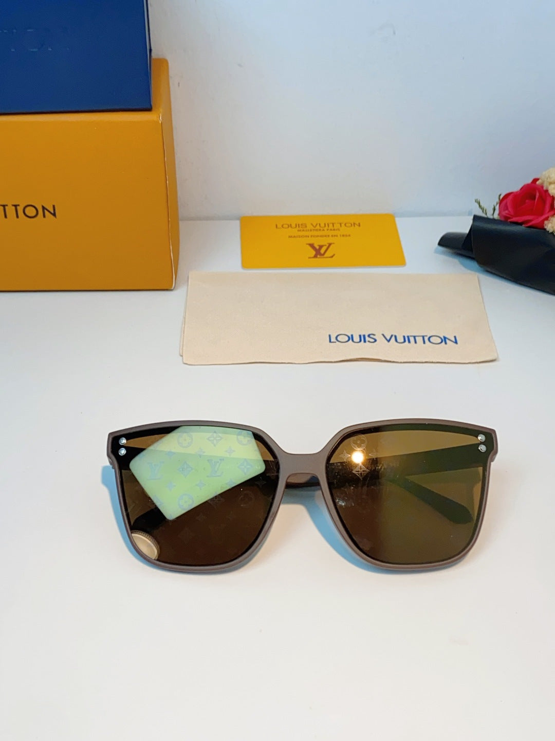 Louis Vuitton Square Brown Lens Sunglasses for Men & Women - 398157 - detail image 11