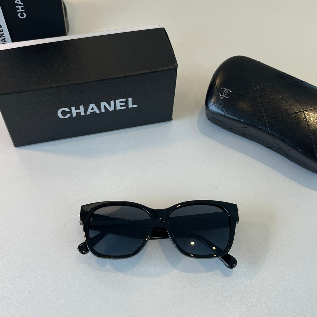 Chanel Oversized Black Lens Sunglasses for Men & Women - 431545 - detail image 4