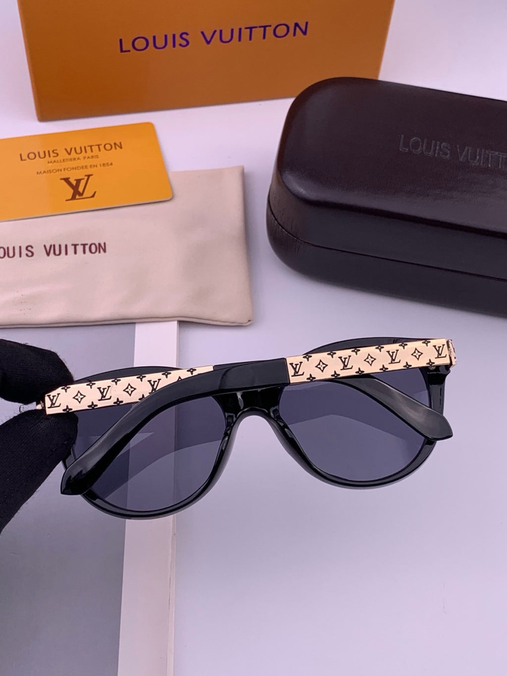 Louis Vuitton L87000 Oversized Black Lens Sunglasses for Men & Women - 398212 - detail image 5