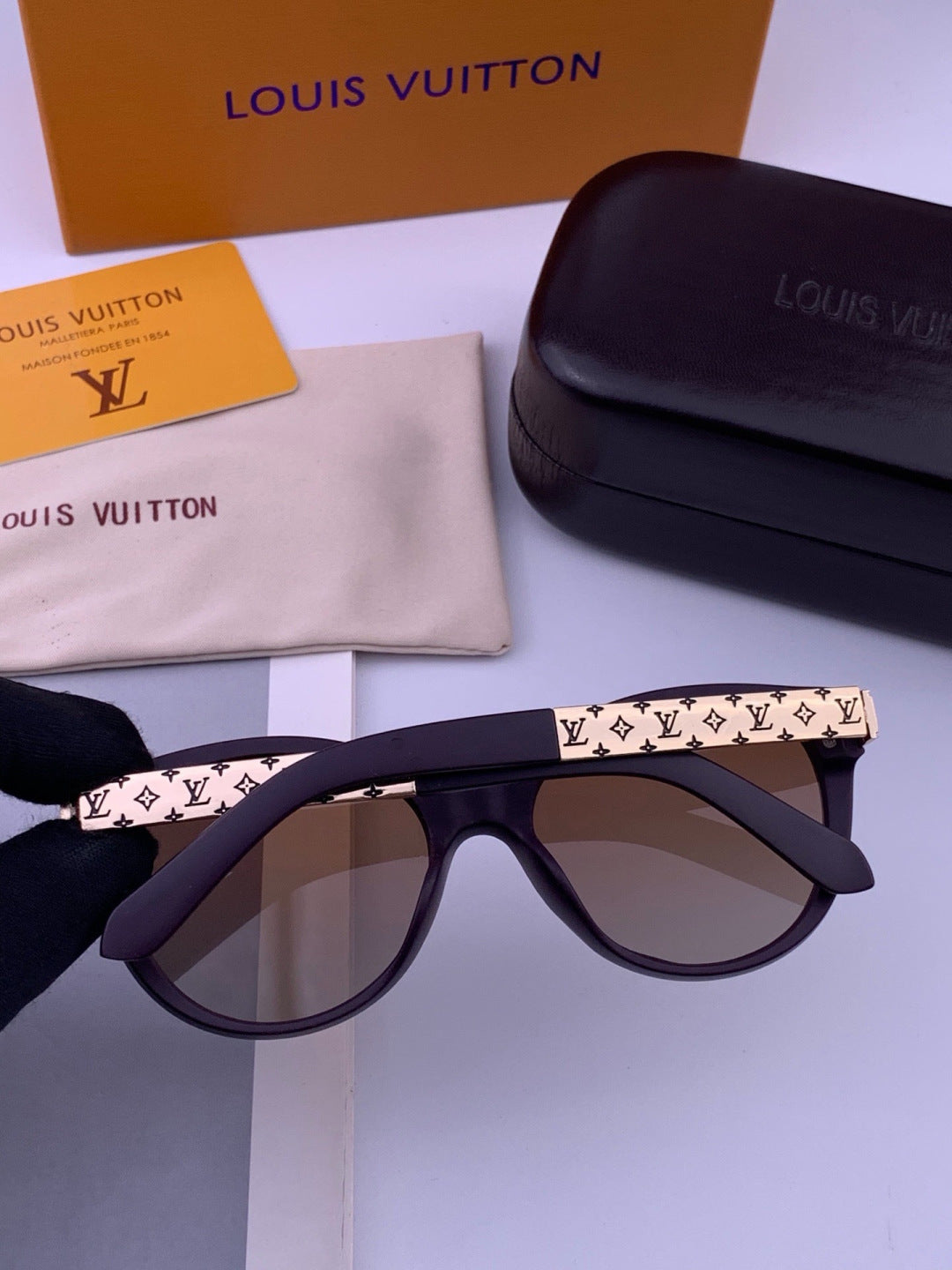 Louis Vuitton L87000 Oversized Black Lens Sunglasses for Men & Women - 398213 - detail image 6