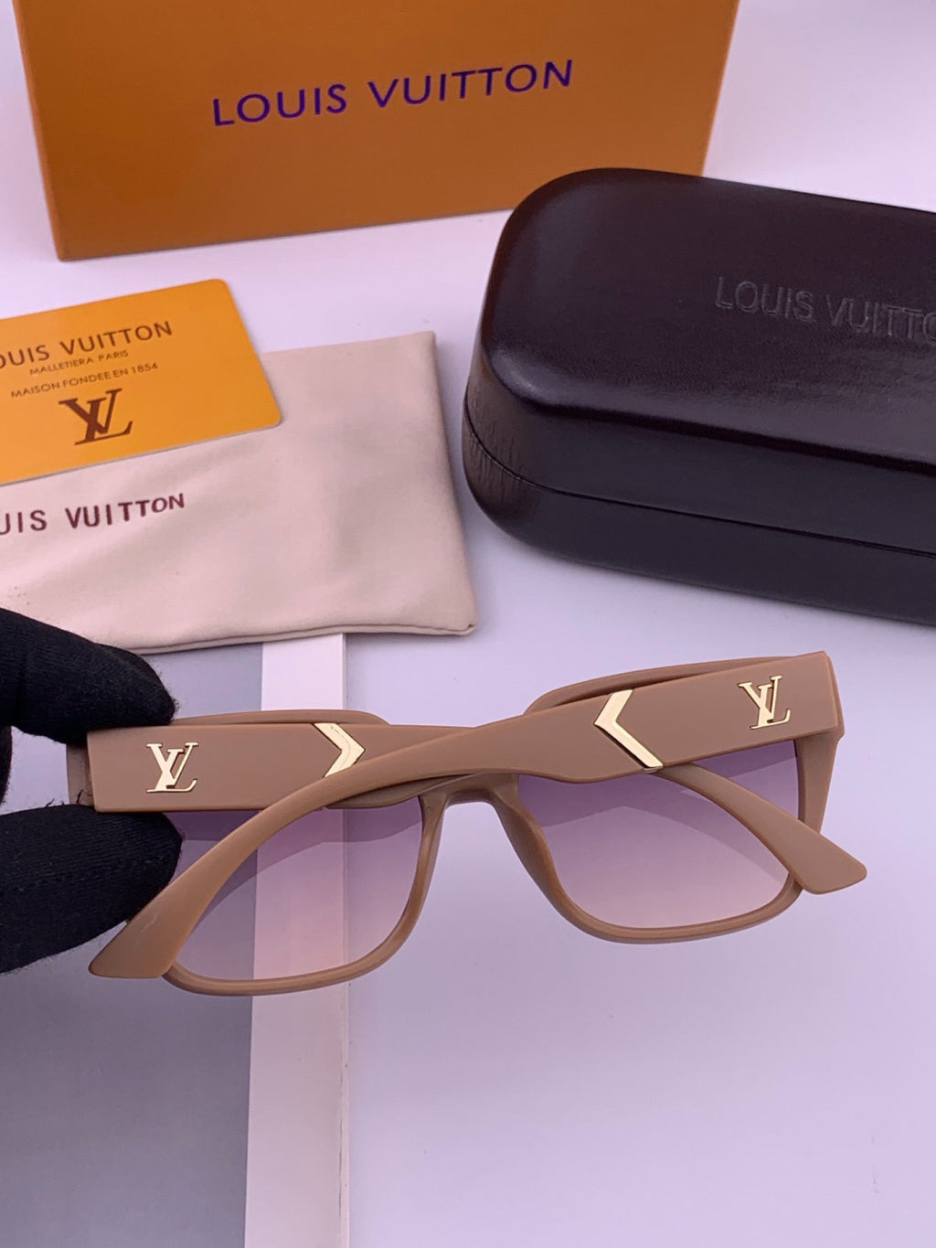 Louis Vuitton L77004 Oversized Purple Lens Sunglasses for Men & Women - 398218 - detail image 6