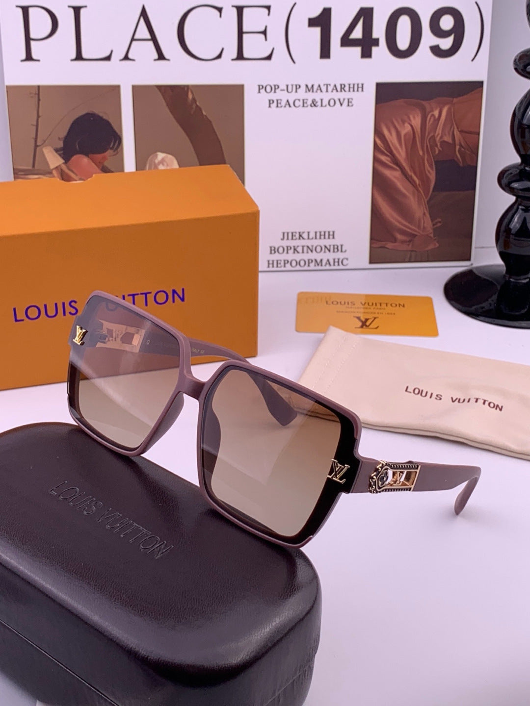 Louis Vuitton L77004 Oversized Purple Lens Sunglasses for Men & Women - 398219 - detail image 2