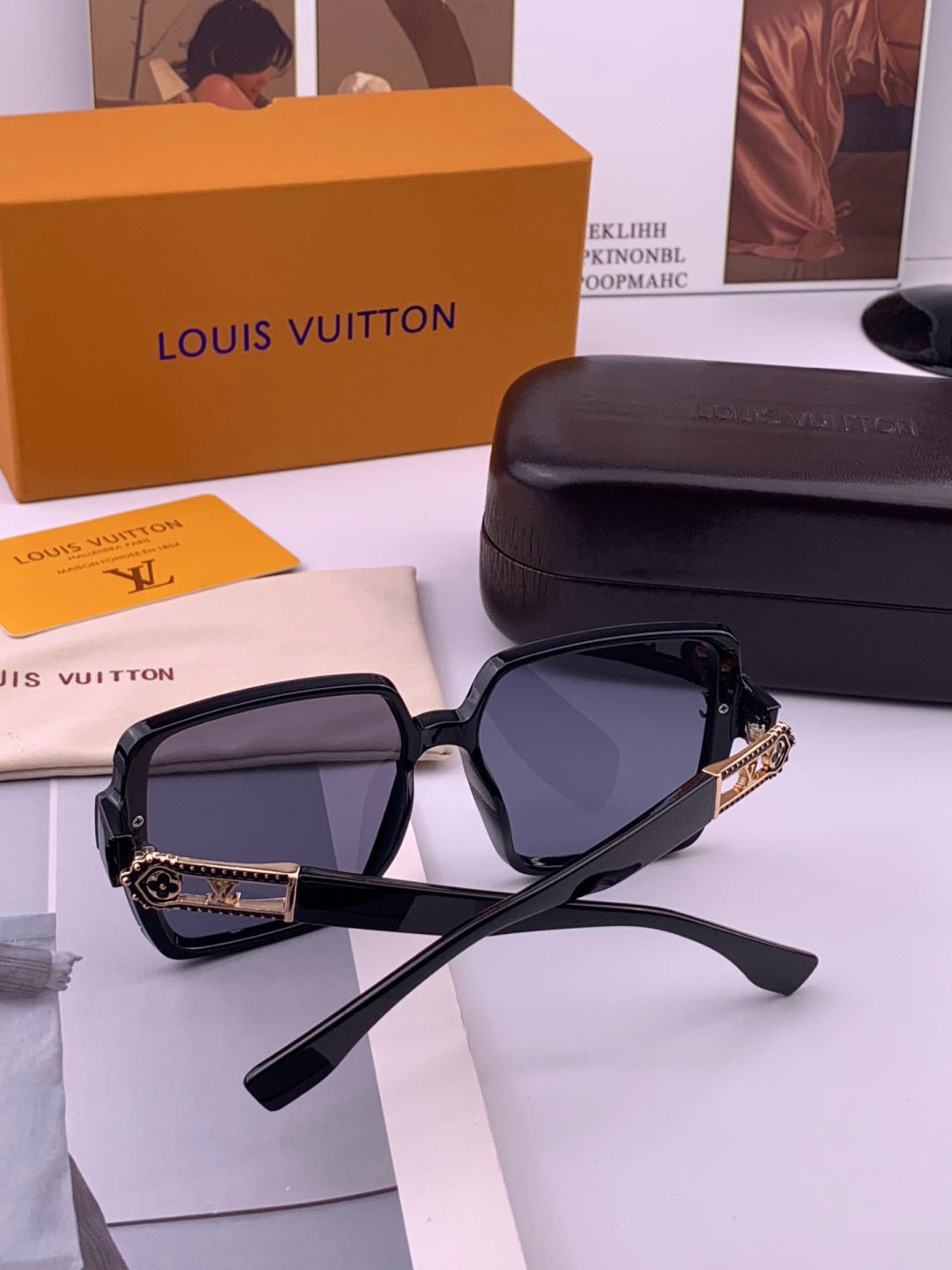 Louis Vuitton L77004 Oversized Blue Lens Sunglasses for Men & Women - 398220 - detail image 7