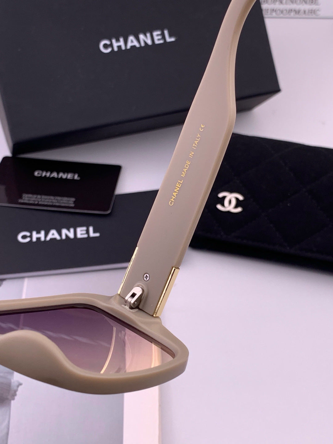 Chanel CH87004 Oversized Red Lens Sunglasses for Men & Women - 398651 - detail image 4