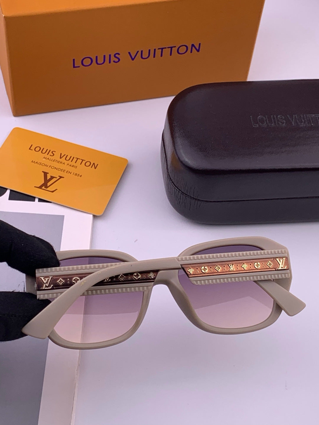 Louis Vuitton L17006 Oversized Purple Lens Sunglasses for Men & Women - 398209 - detail image 7