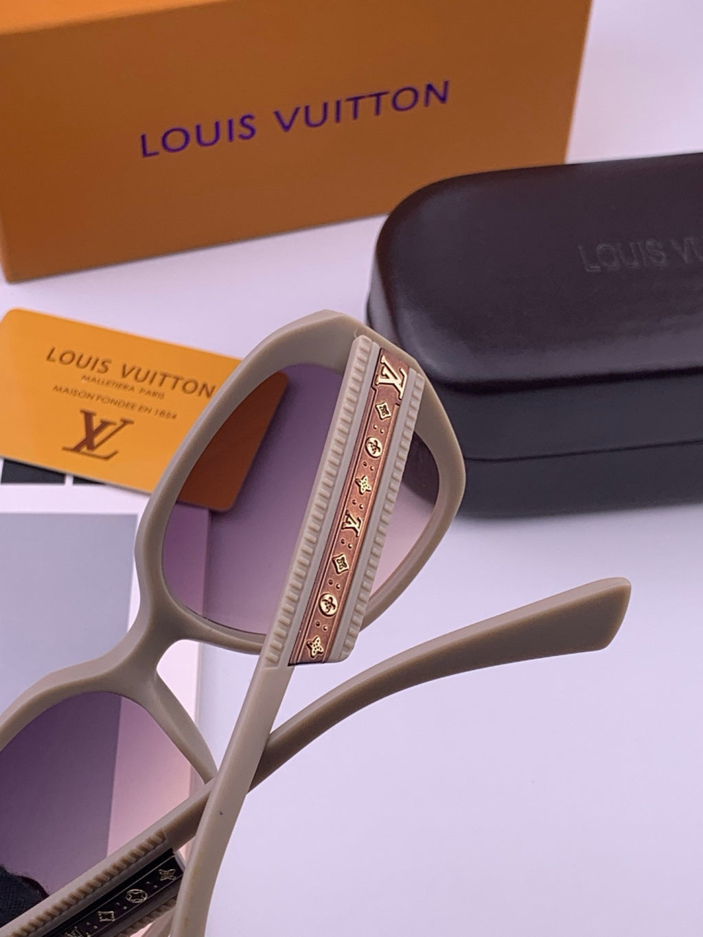 Louis Vuitton L17006 Oversized Purple Lens Sunglasses for Men & Women - 398209 - detail image 5