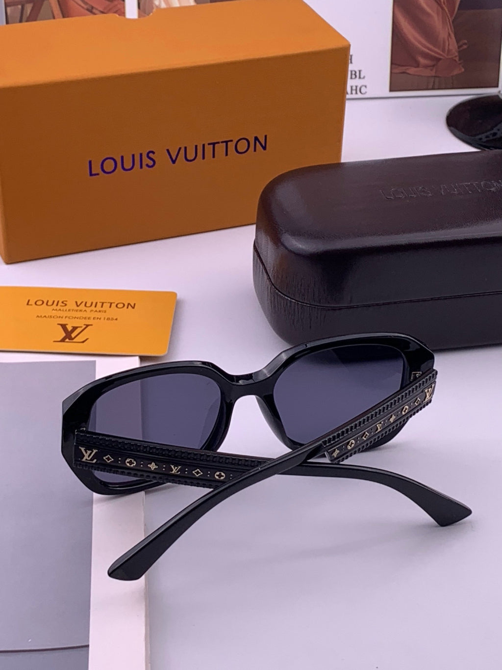 Louis Vuitton L17006 Oversized Black Lens Sunglasses for Men & Women - 398210 - detail image 5