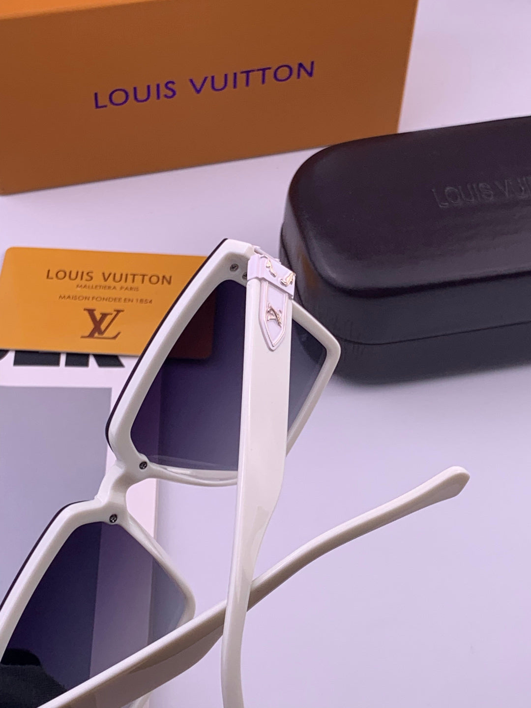 Louis Vuitton L83018 Square Brown Lens Sunglasses for Men & Women - 398211 - detail image 5