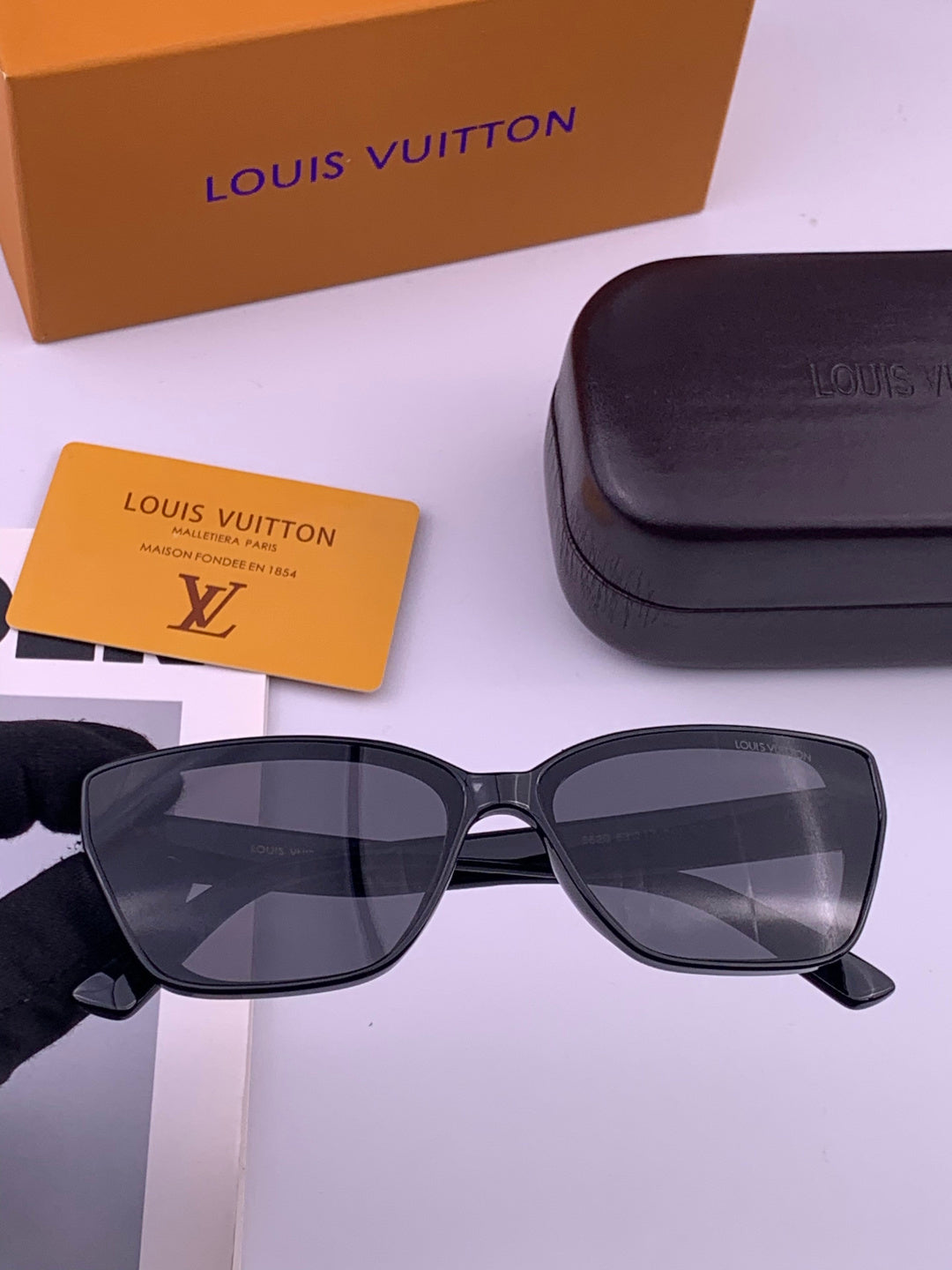Louis Vuitton L0552 Square Brown Lens Sunglasses for Men & Women - 398188 - detail image 4