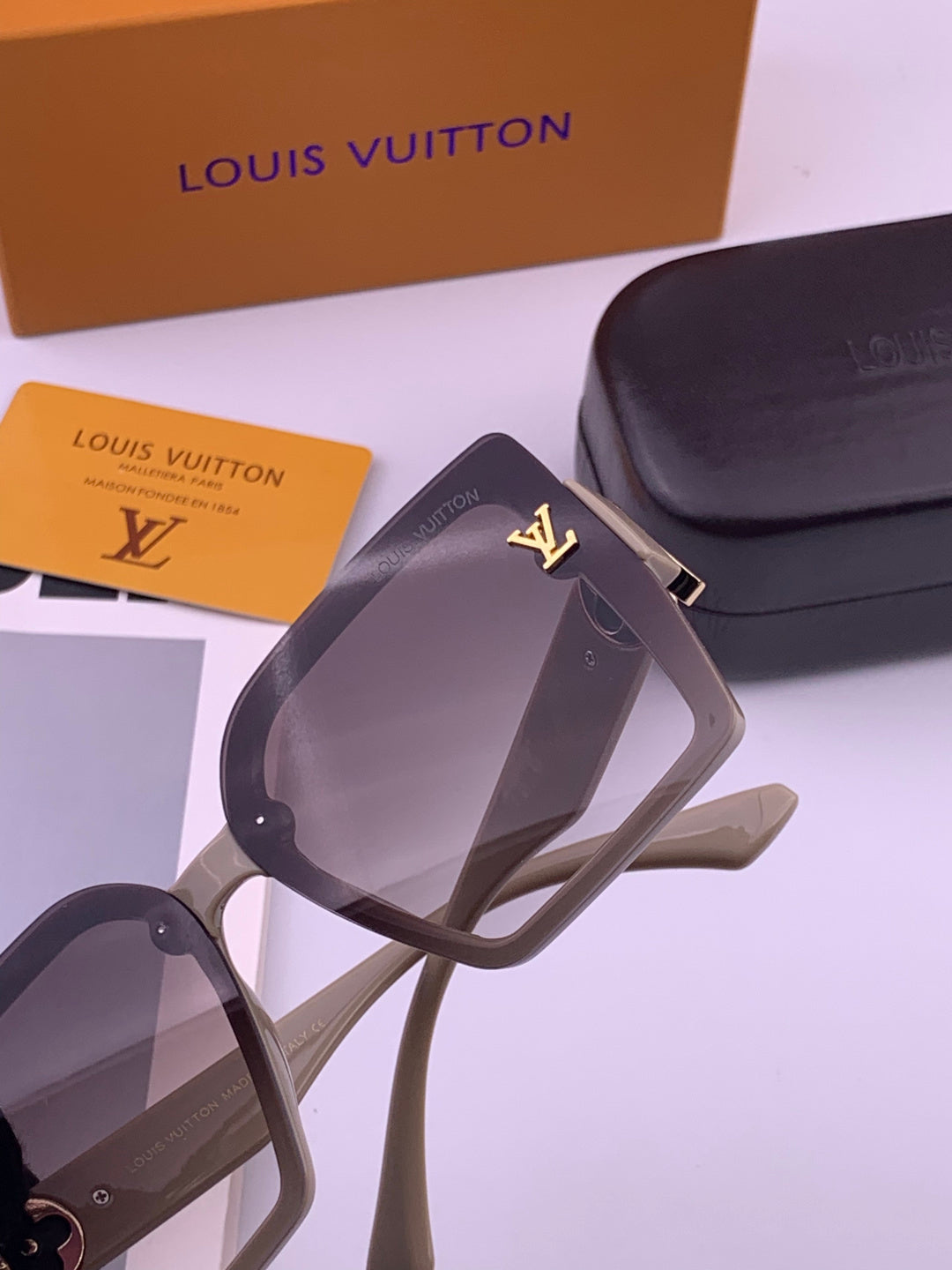 Louis Vuitton L8623 Square Black Lens Sunglasses for Men & Women - 398189 - detail image 5