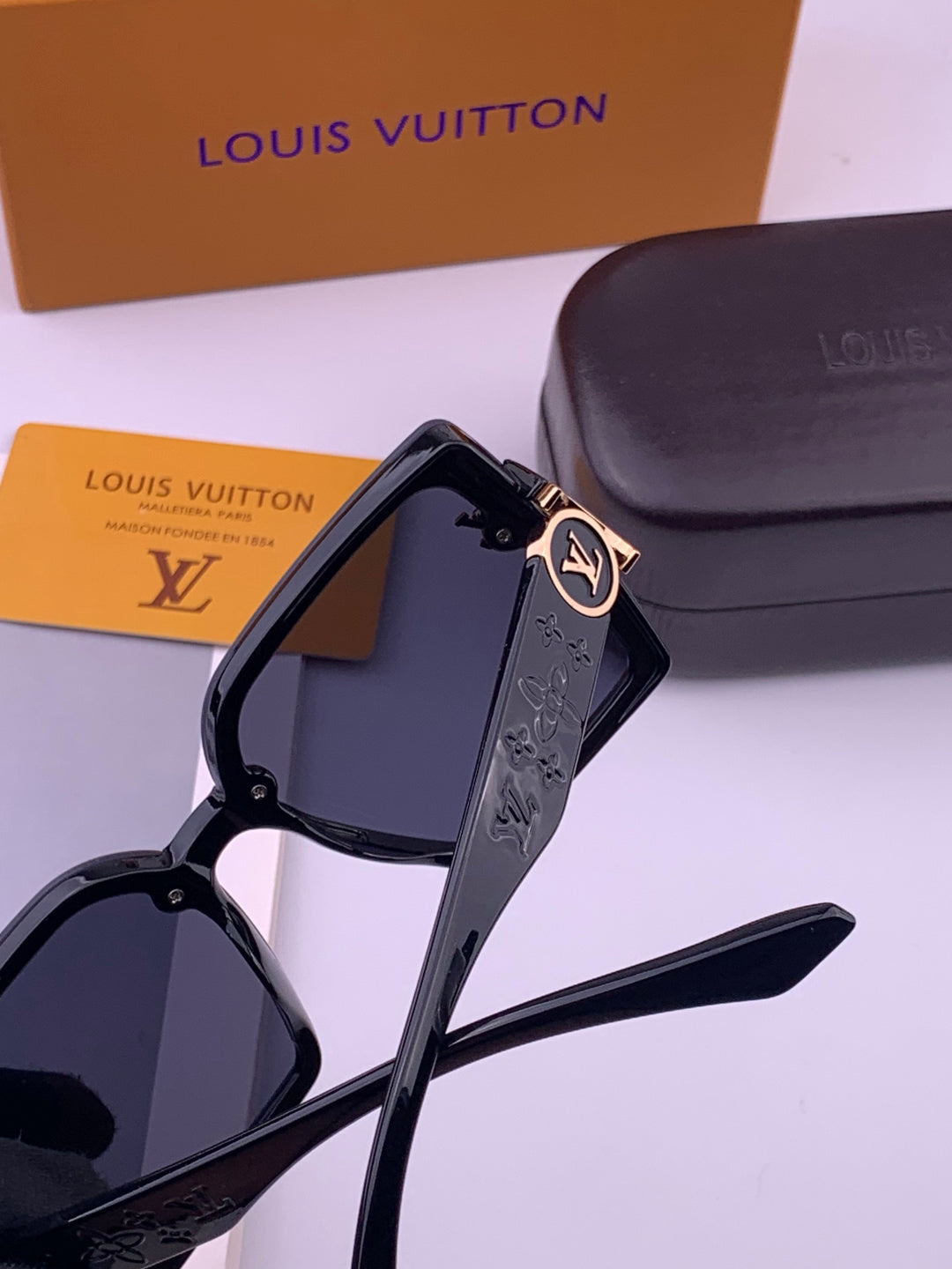 Louis Vuitton L8623 Square Black Lens Sunglasses for Men & Women - 398190 - detail image 4