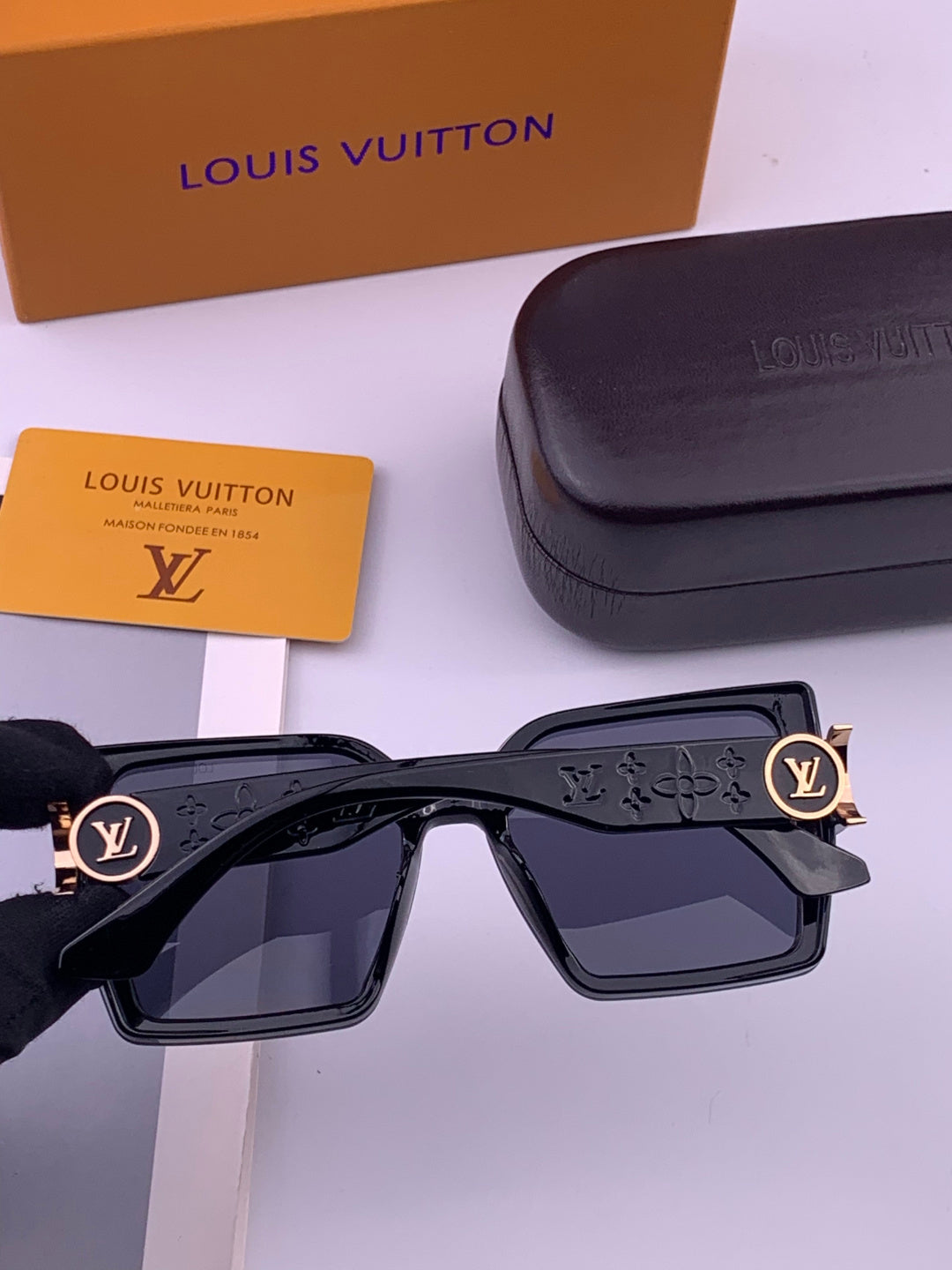 Louis Vuitton L8623 Square Black Lens Sunglasses for Men & Women - 398190 - detail image 6