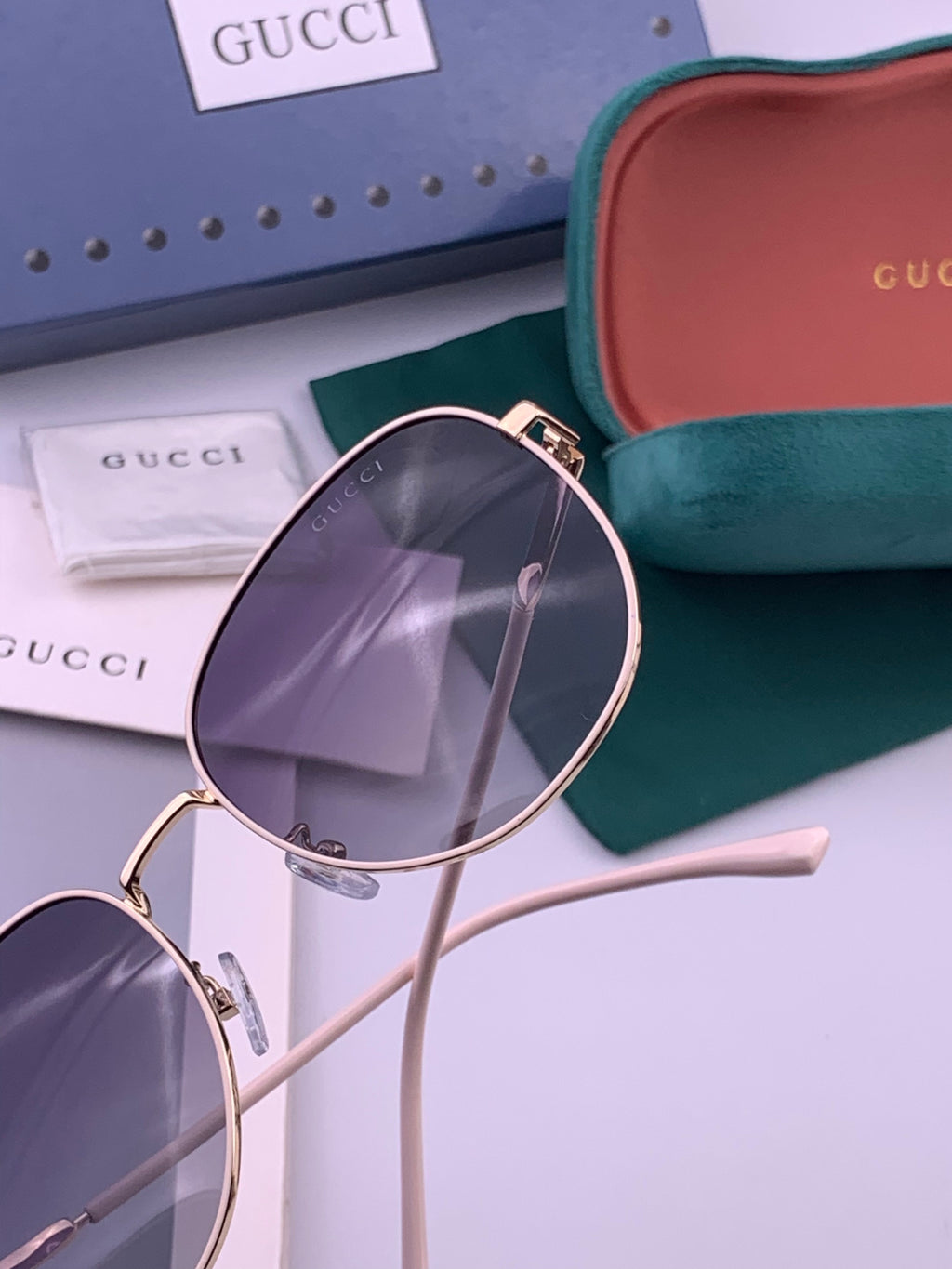 Gucci G5822 Polarized Oversized Gold Lens Sunglasses for Men & Women - 398260 - detail image 4
