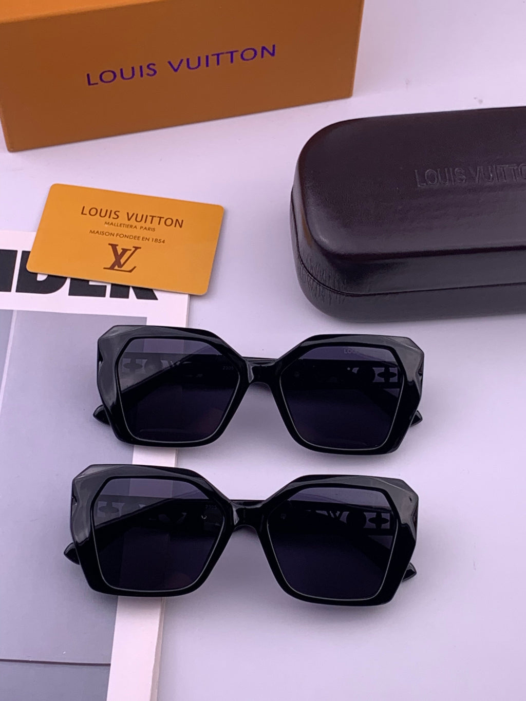 Louis Vuitton L5230 Square Black Lens Sunglasses for Men & Women - 398197 - detail image 7