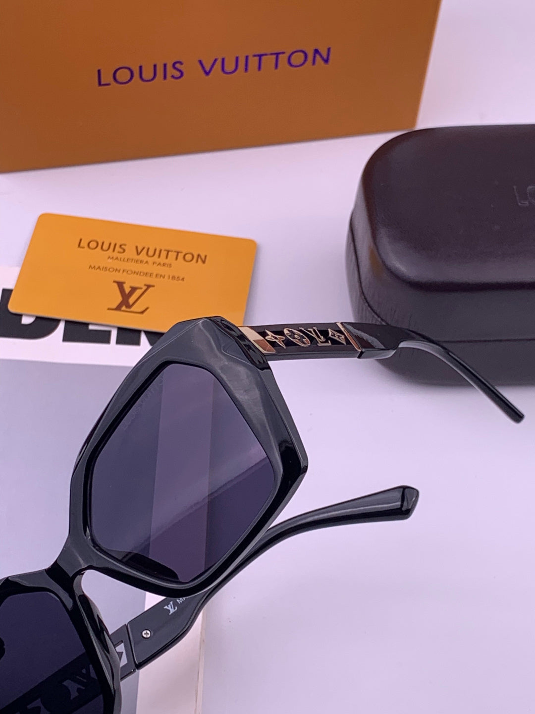 Louis Vuitton L5230 Square Black Lens Sunglasses for Men & Women - 398197 - detail image 3