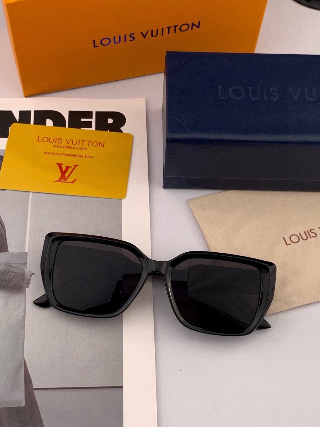 Louis Vuitton L6221 Square Black Lens Sunglasses for Men & Women - 398185 - detail image 2