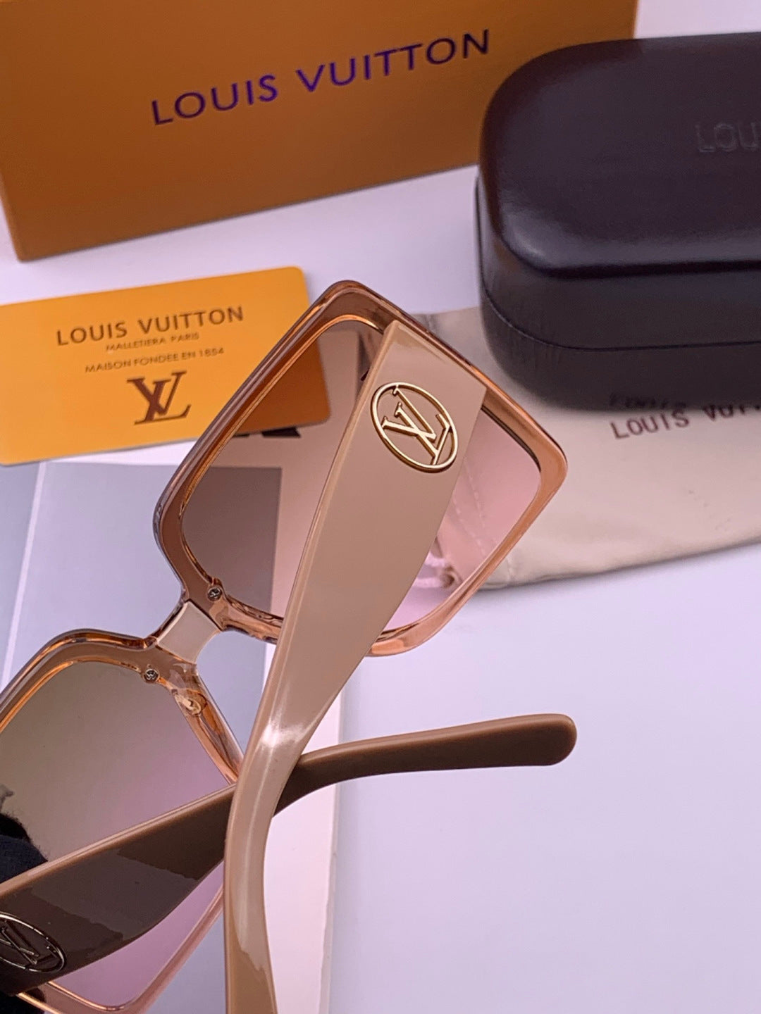 Louis Vuitton L8270 Square Black Lens Sunglasses for Men & Women - 398137 - detail image 6