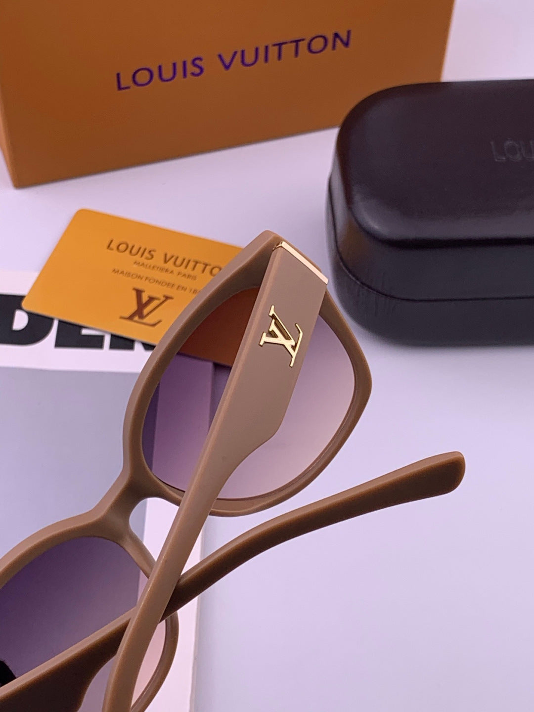 Louis Vuitton L27001 Square Black Lens Sunglasses for Men & Women - 398138 - detail image 4