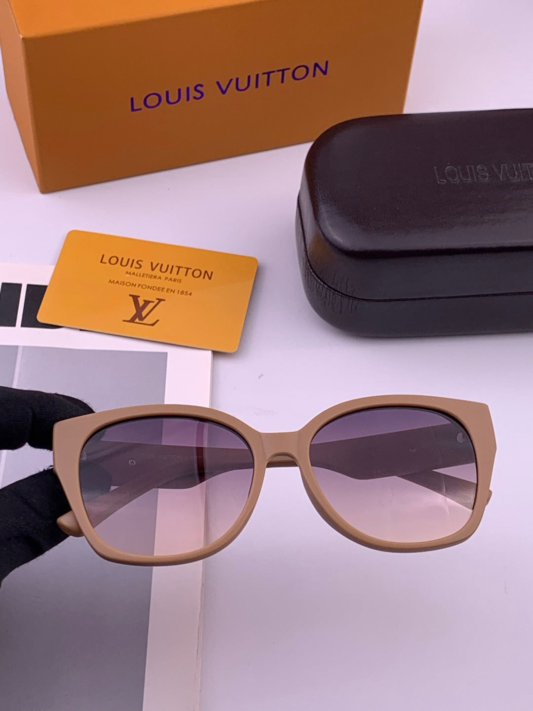 Louis Vuitton L27001 Square Black Lens Sunglasses for Men & Women - 398138