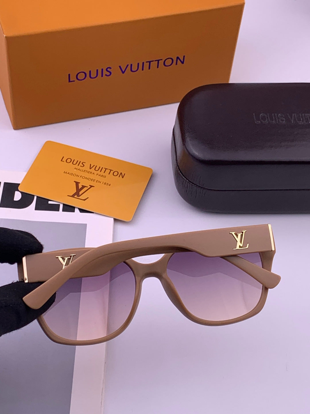 Louis Vuitton L27001 Square Black Lens Sunglasses for Men & Women - 398138 - detail image 5
