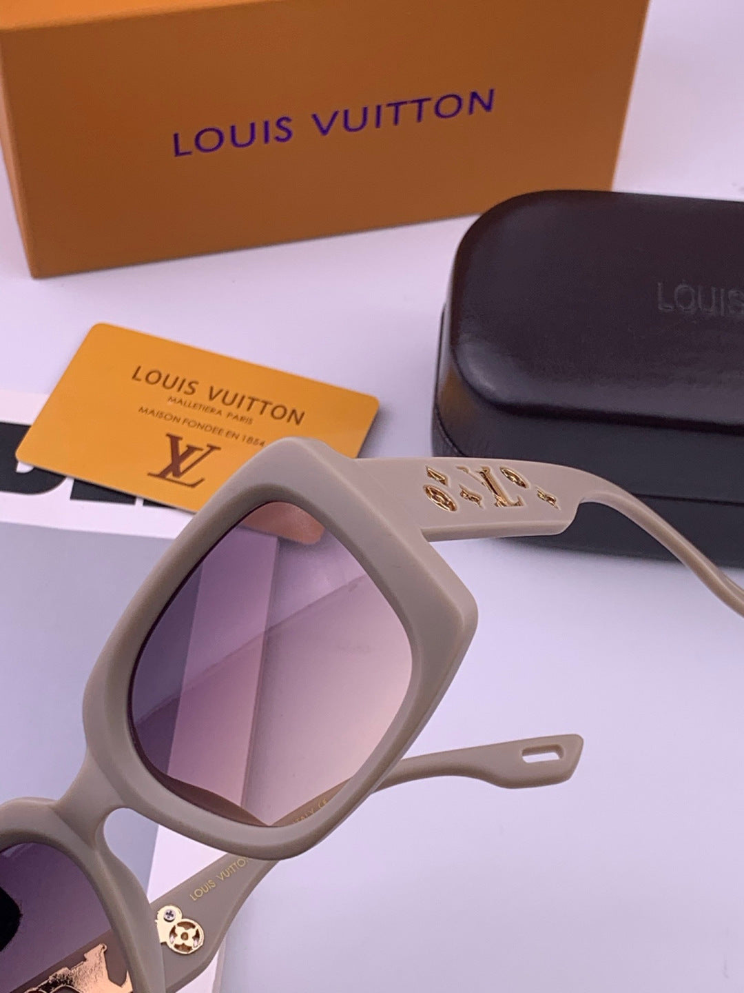 Louis Vuitton L47001 Square Brown Lens Sunglasses for Men & Women - 398141 - detail image 3