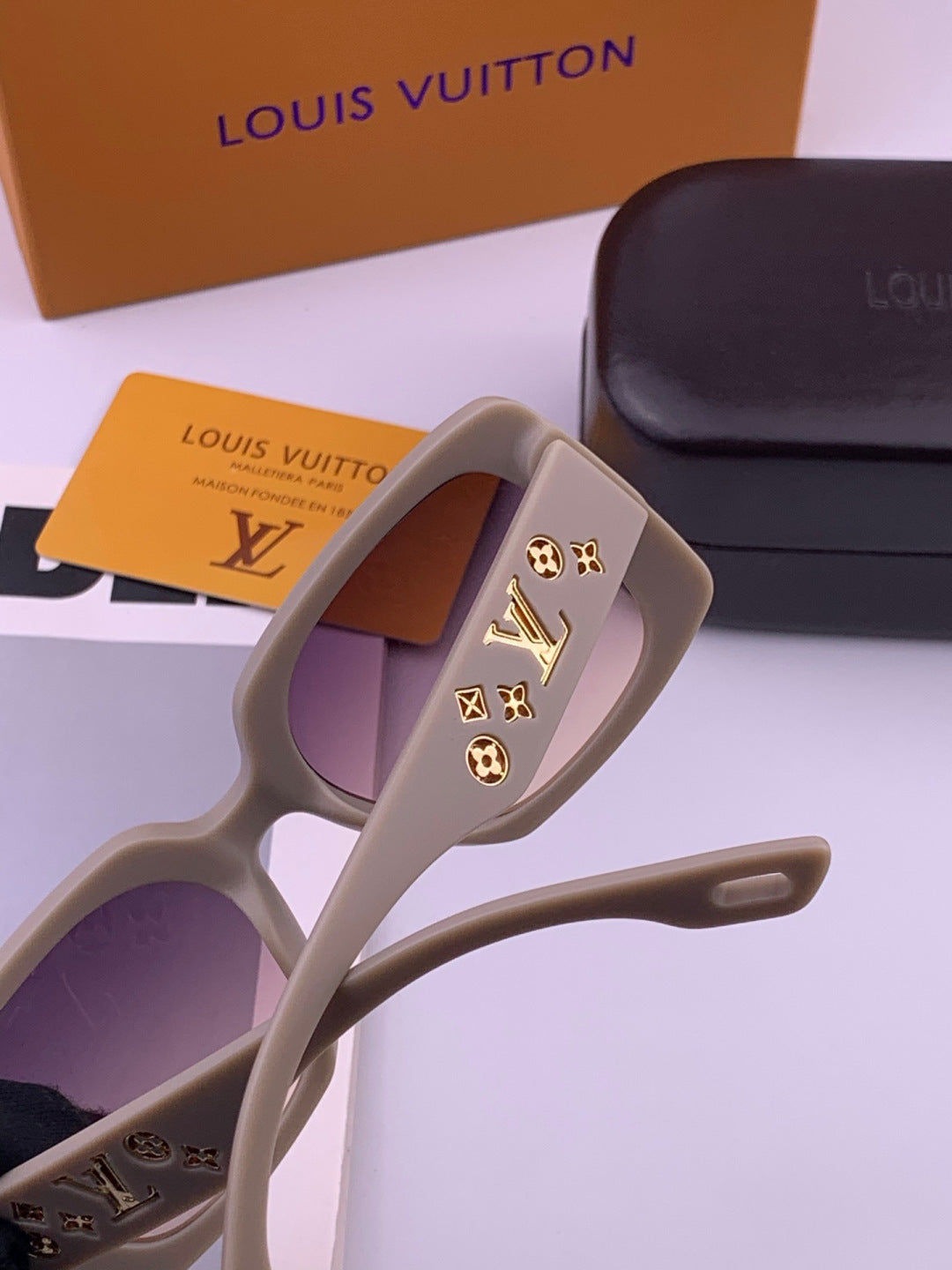 Louis Vuitton L47001 Square Brown Lens Sunglasses for Men & Women - 398141