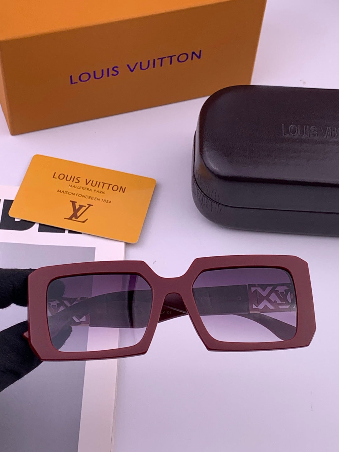 Louis Vuitton L47001 Square Brown Lens Sunglasses for Men & Women - 398143