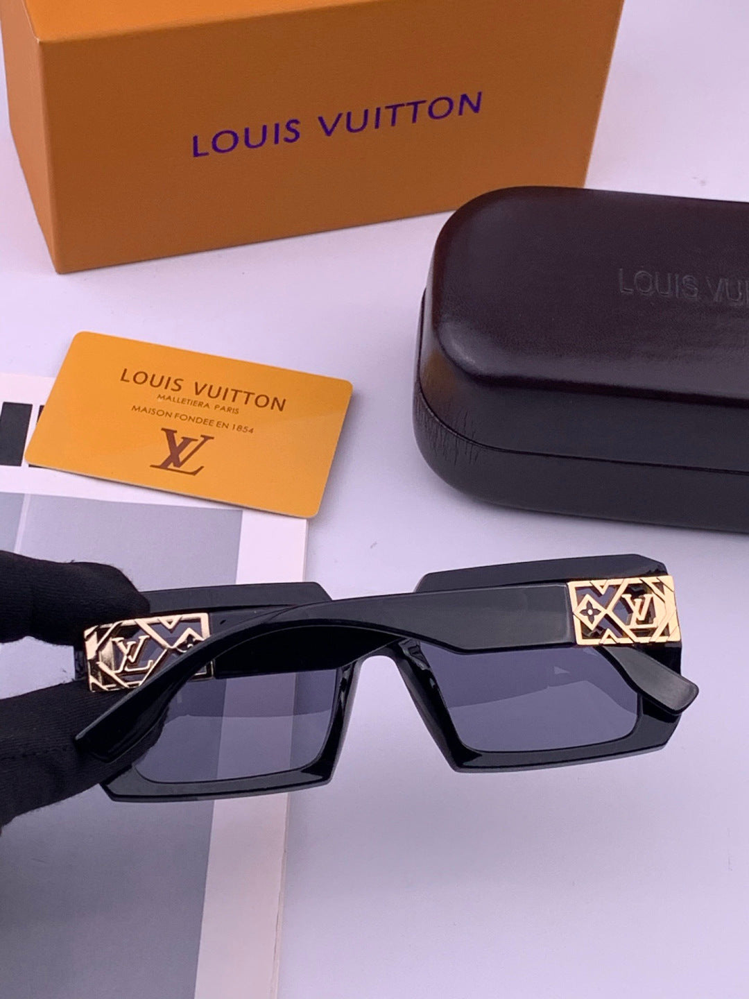 Louis Vuitton L47001 Square Brown Lens Sunglasses for Men & Women - 398144 - detail image 2