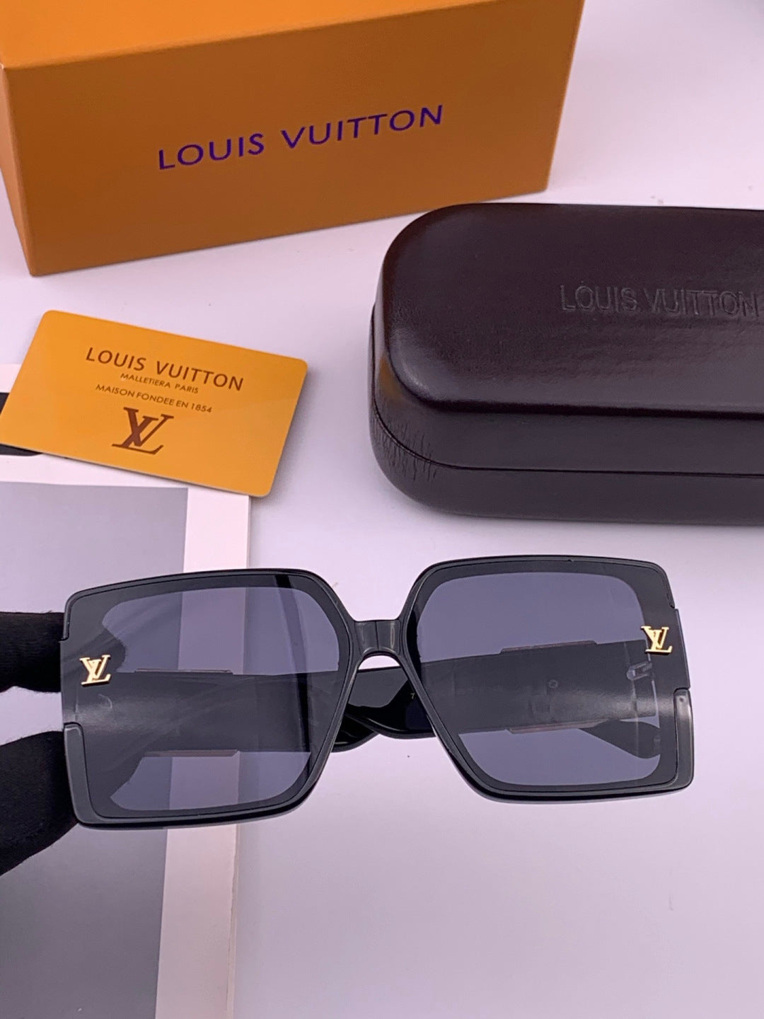 Louis Vuitton L97003 Square Black Lens Sunglasses for Men & Women - 398147