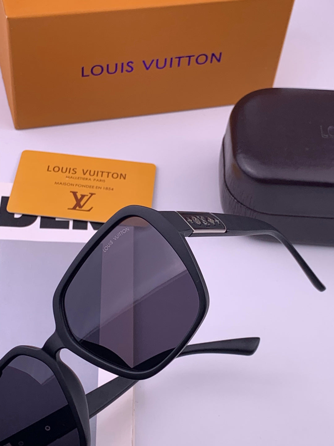 Louis Vuitton L3305 Square Black Lens Sunglasses for Men & Women - 398127 - detail image 3