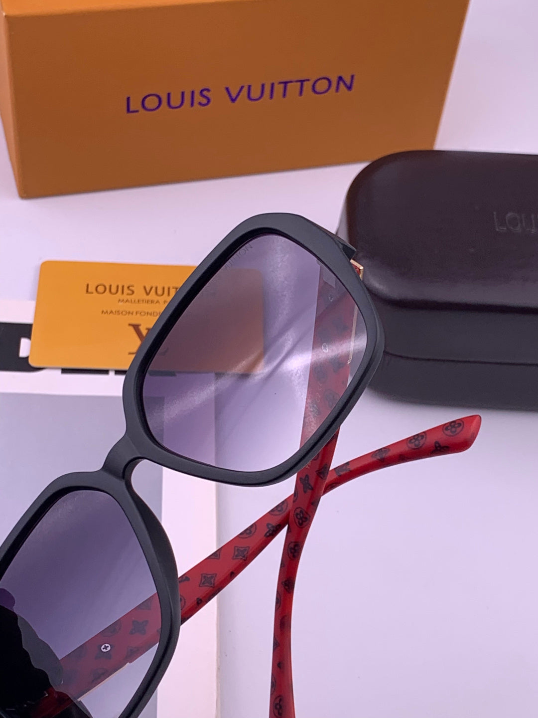 Louis Vuitton L3305 Square Gold Lens Sunglasses for Men & Women - 398129 - detail image 4