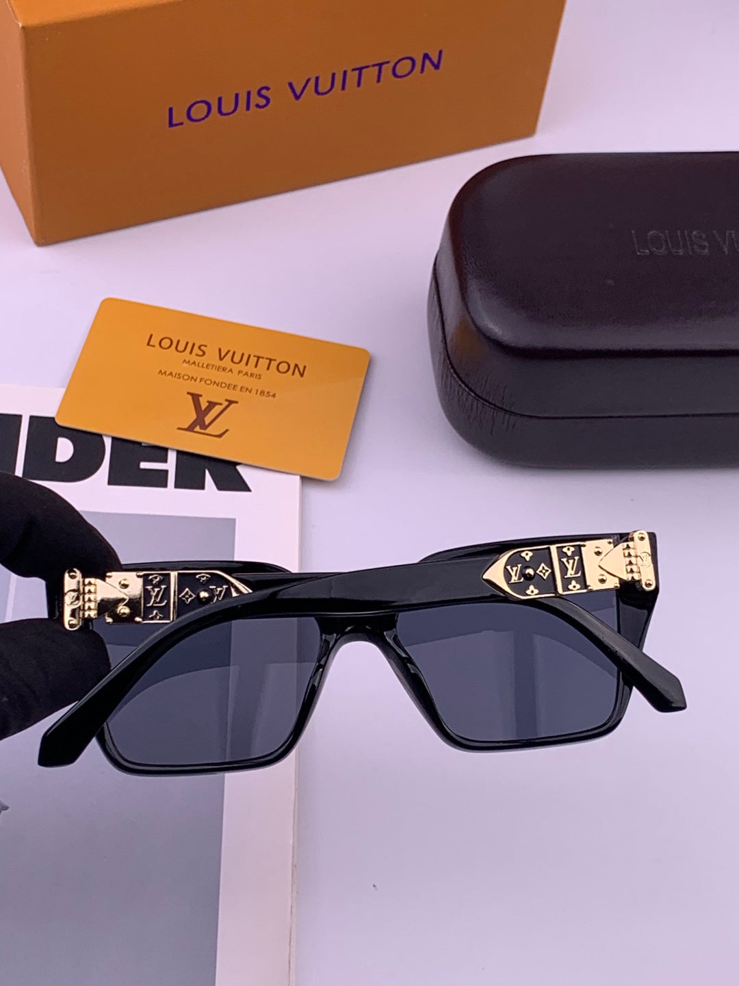 Louis Vuitton L36900 Square Black Lens Sunglasses for Men & Women - 398134 - detail image 4
