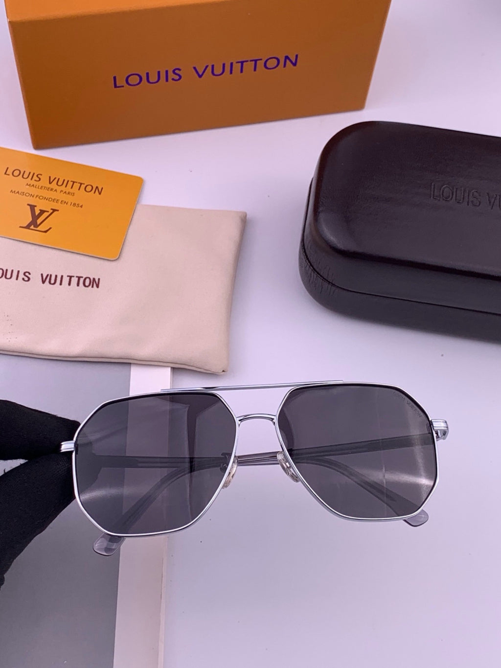 Louis Vuitton L8863 Polarized Aviator Black Lens Sunglasses for Men & - 398126 - detail image 2