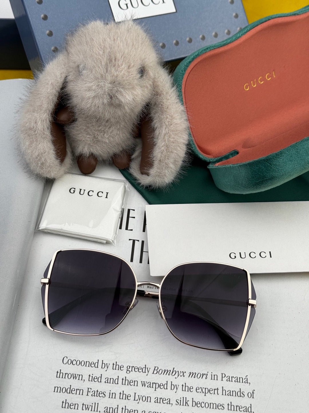 Gucci G1641 Polarized Rimless Gold Lens Sunglasses for Men & Women - 398325 - detail image 2