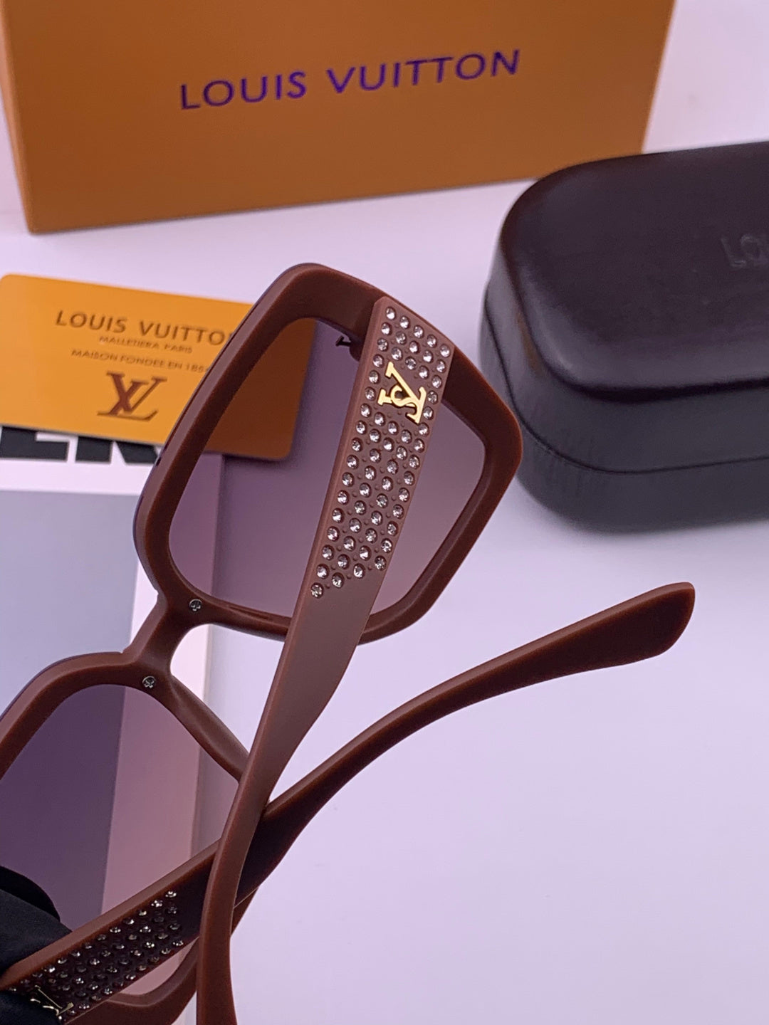 Louis Vuitton L2990 Square Black Lens Sunglasses for Men & Women - 398122 - detail image 3
