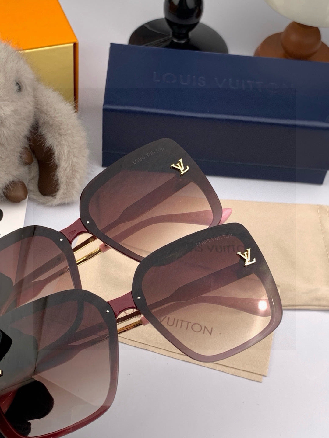 Louis Vuitton L0893 Square Black Lens Sunglasses for Men & Women - detail image 6
