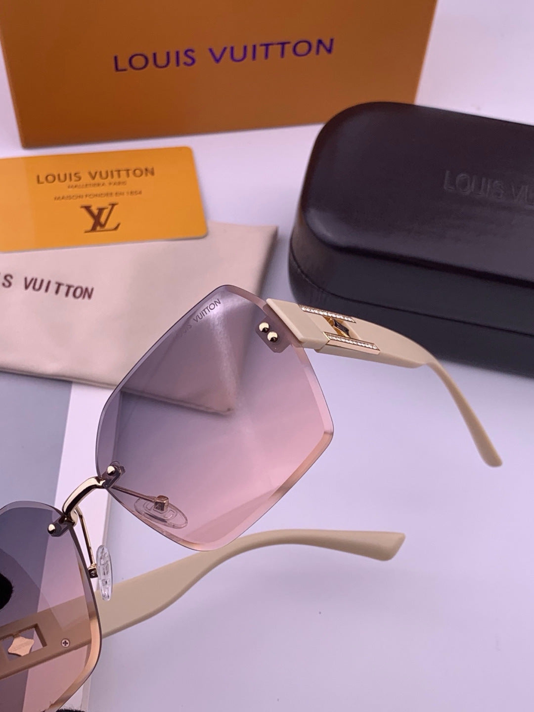 Louis Vuitton L9261 Square Gold Lens Sunglasses for Men & Women - 398111 - detail image 3