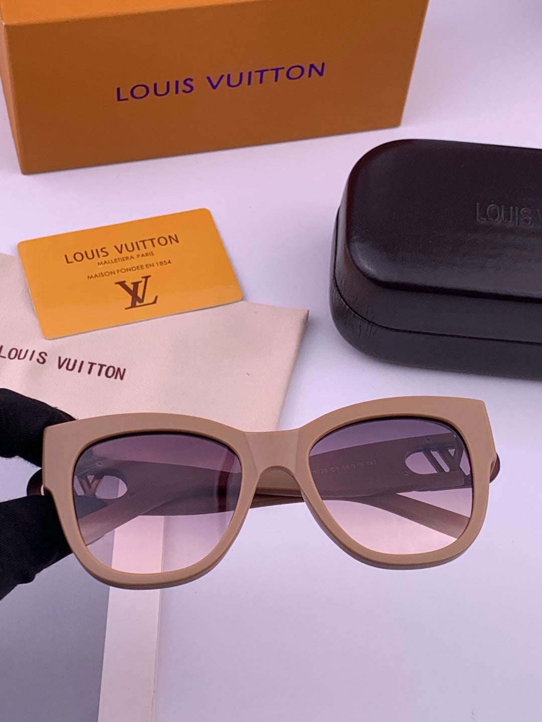 Louis Vuitton L07002 Square Purple Lens Sunglasses for Women - 398114