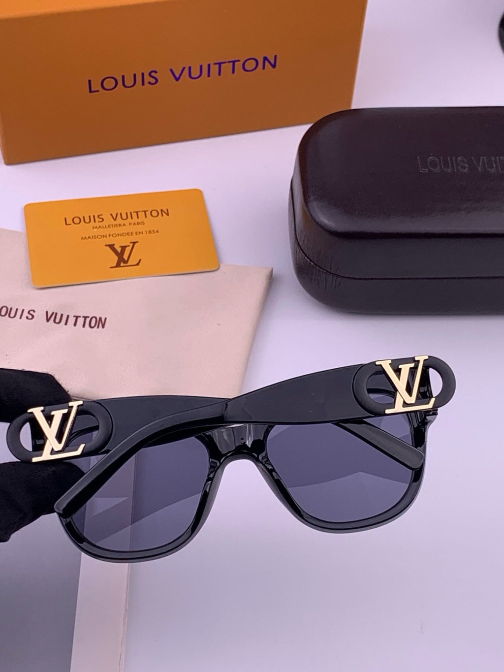 Louis Vuitton L07002 Square Black Lens Sunglasses for Women - 398115 - detail image 4